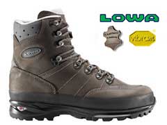 LOWA TREKKER@gbJ[